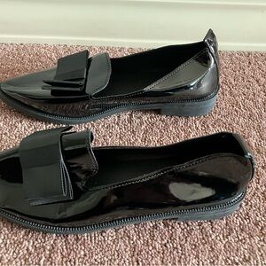 Elegant Black Patent Leather Loafers with Bow Detail